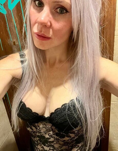 Donna Shepherd nude model img