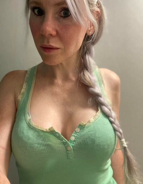 Donna Shepherd star beautiful photo