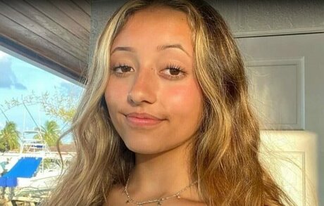 Alexis Ryan model hd pics