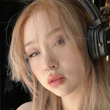 tsukimii sexy model pics