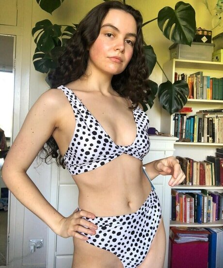 Lucy Holz erotic pornstar img