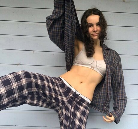 Lucy Holz nude pornstar gallery