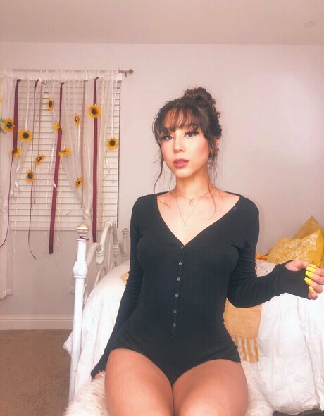 Cierra Revilla beautiful actress image