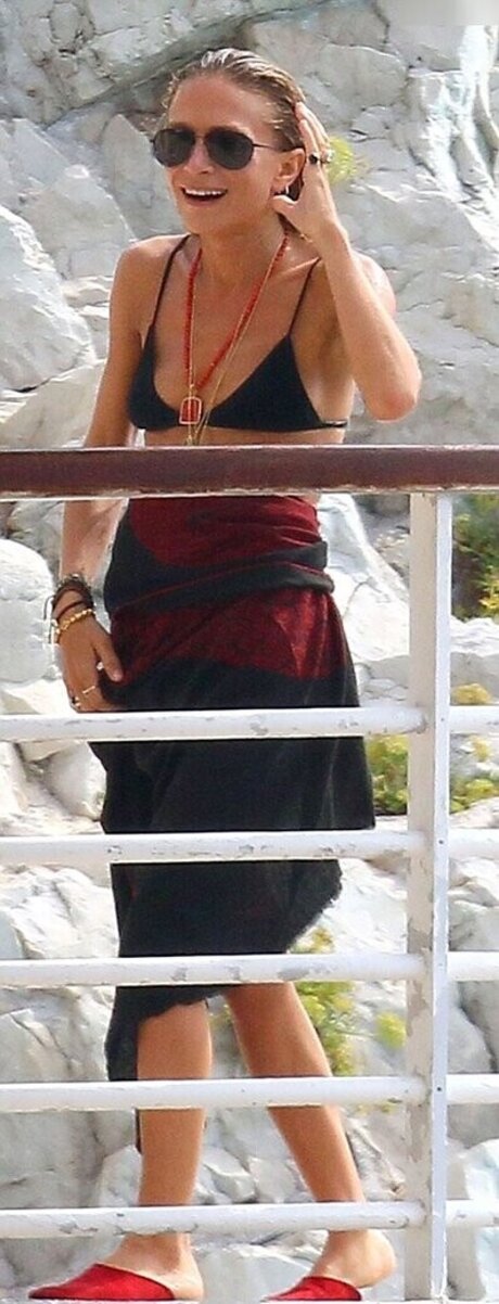 Olsen Twins pornstar img