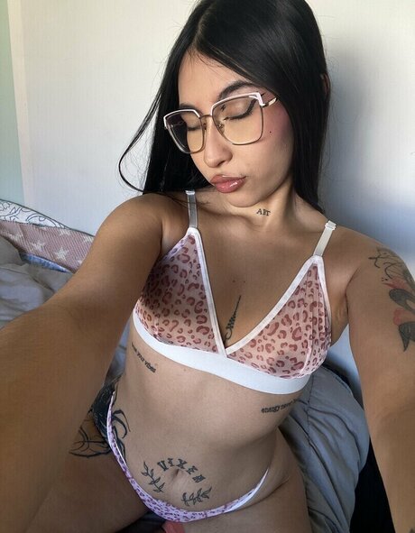 Glowww777 sexy actress picture