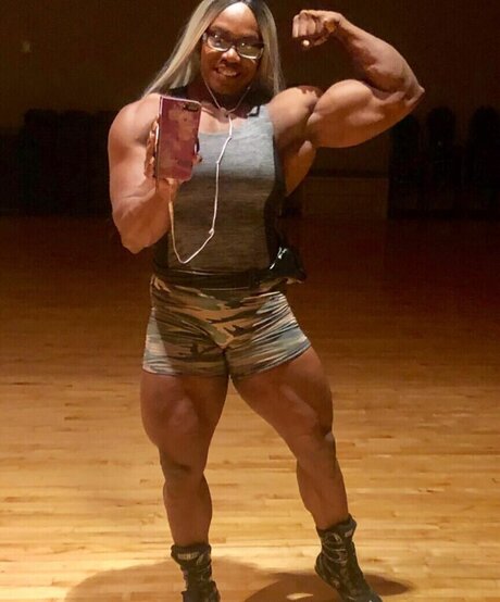 Carla Bradley model best pic