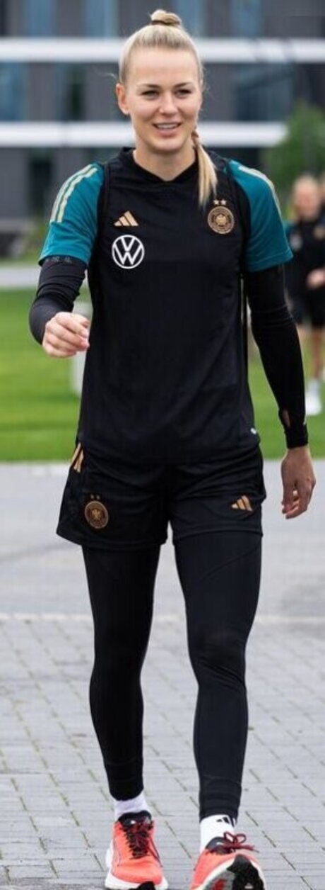 Merle Frohms star sex pictures