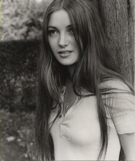 Jane Seymour hot star image