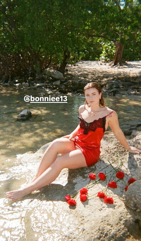 bonniee13 top model pictures