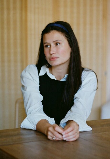 Delaney Rowe nice actress image