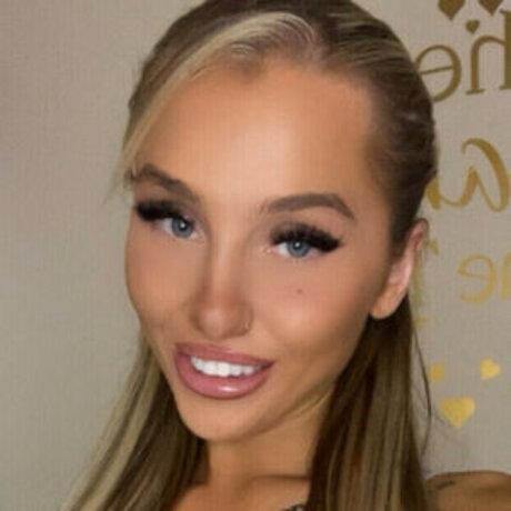 meglouisedaviesx hot pornstar picture