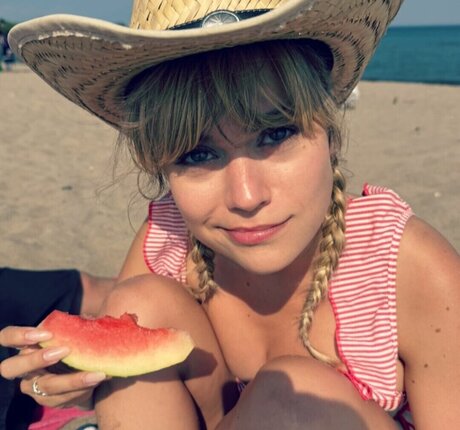 Ella Ballentine pornstar nudes photos