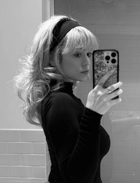 Ella Ballentine pornstar img