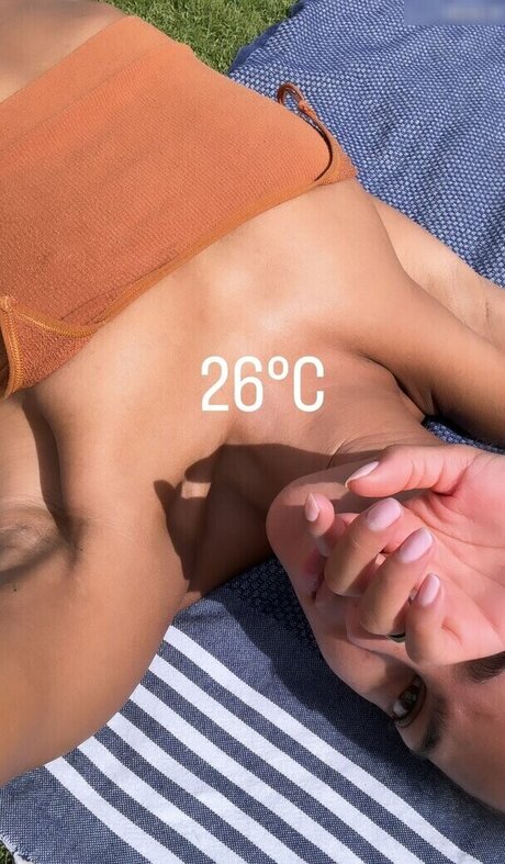 Lou Llobell hd pornstar pics