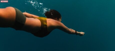 Lou Llobell adult actress photo