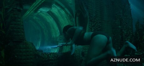 Lou Llobell naked star photos