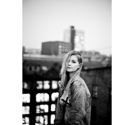 Jess Davies star erotic photo