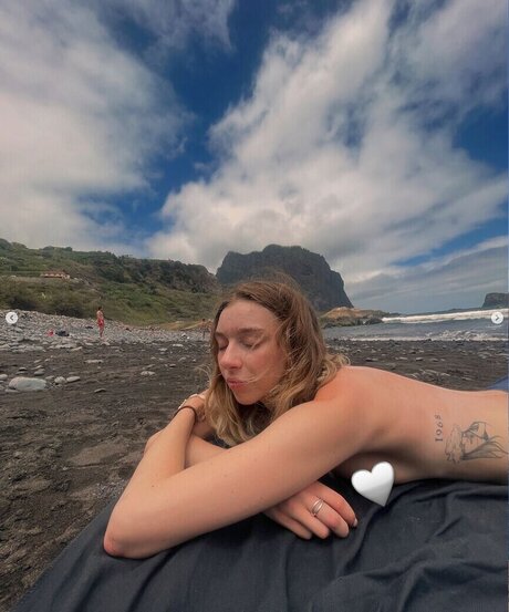 Nursevirg nudes model pics