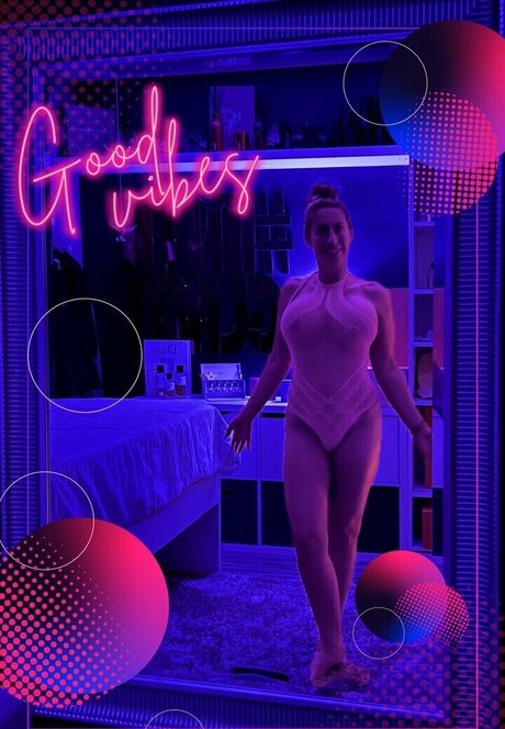 LetzBimbo adult actress picture