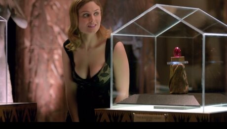 Emily Deschanel star hot pic