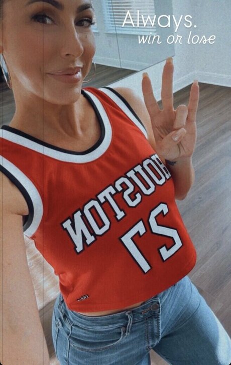 Robyn Fields star naked pics