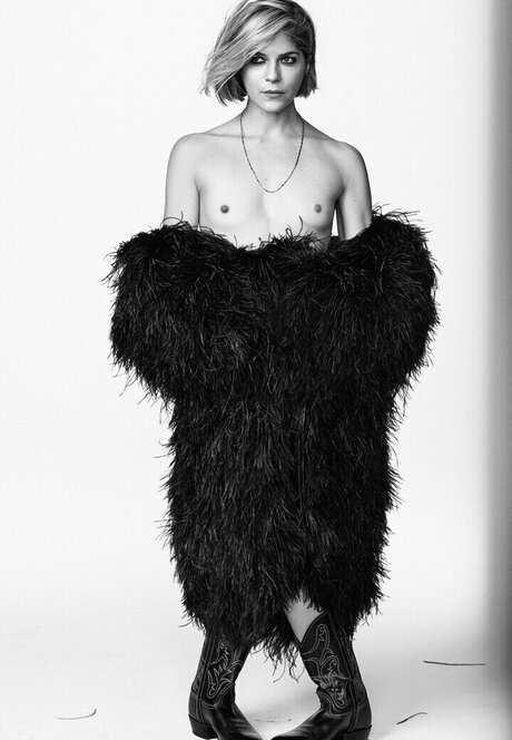 Selma Blair star naked photos