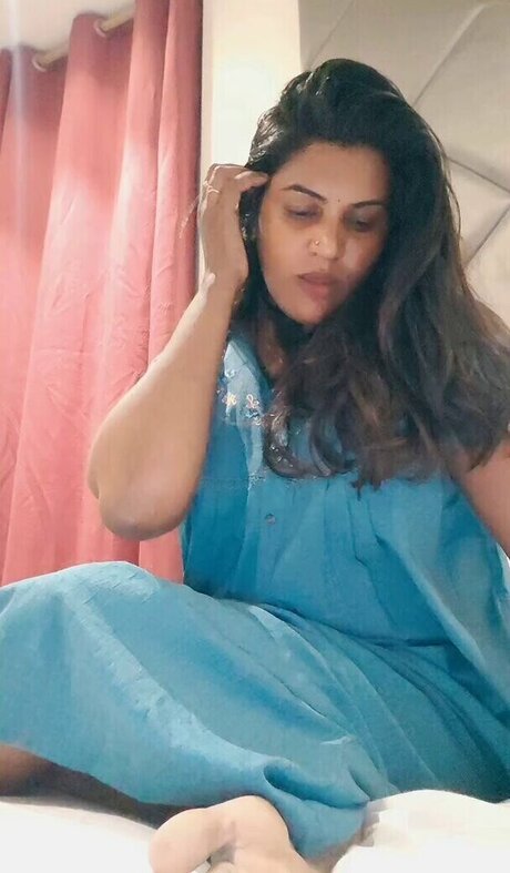 Reshma Cr model sexy gallery