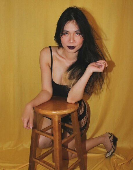 Bessy Q naked pornstar photo