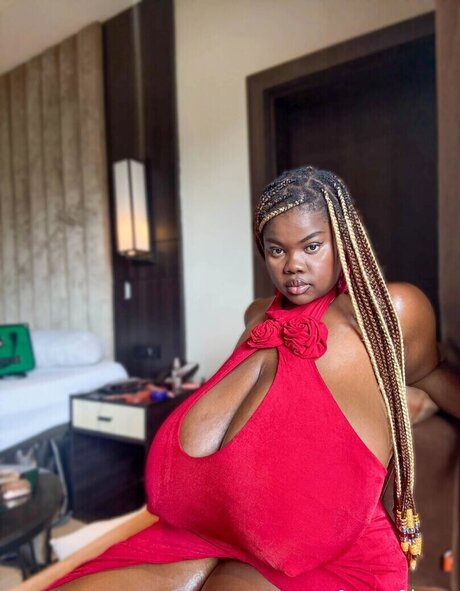 Queen Chi erotic actress photo