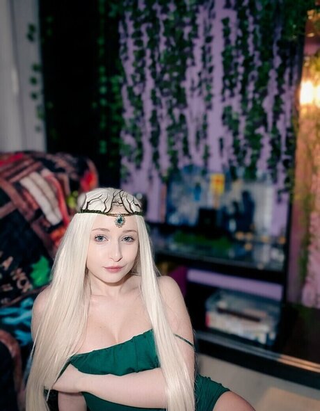 aheliana naked actress image