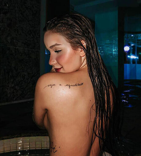 Anna Livya hot star gallery