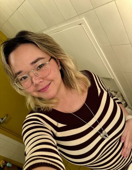 bingsuccino adult model pic