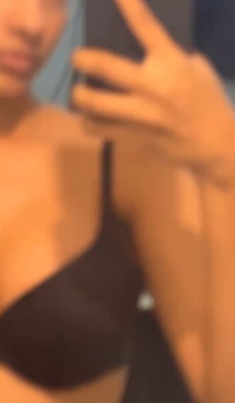 Aurora Sinclair star photos