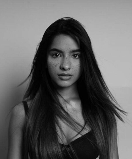 Aurora Sinclair nude model pics