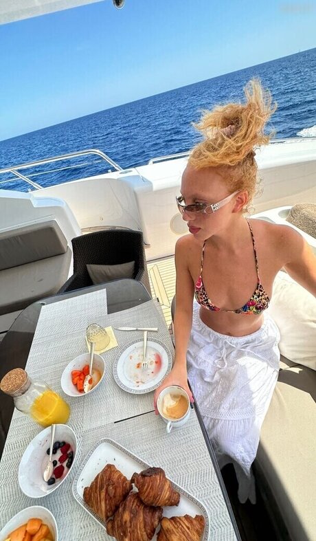 Anna Ermakova pornstar free pics