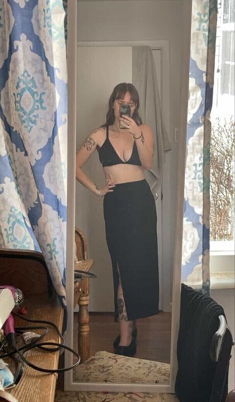 Linda Blair adult model img