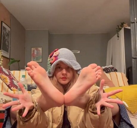 Dora Jar naked model photo