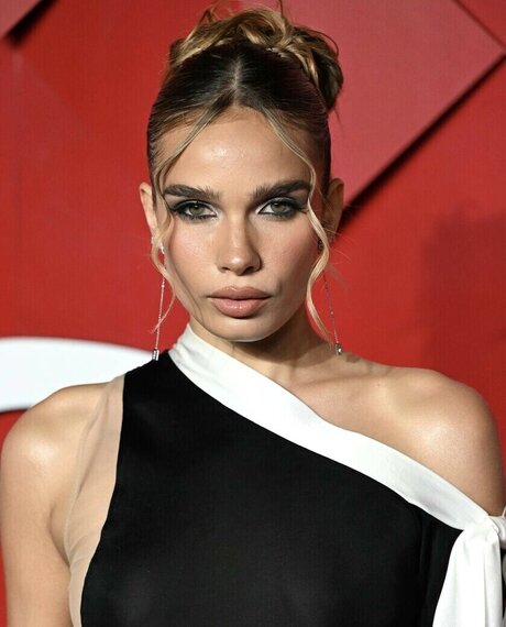 Hana Cross sex pornstar galleries