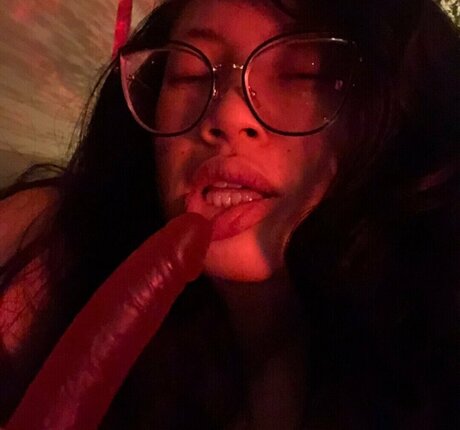 Allison Yellow naked model images