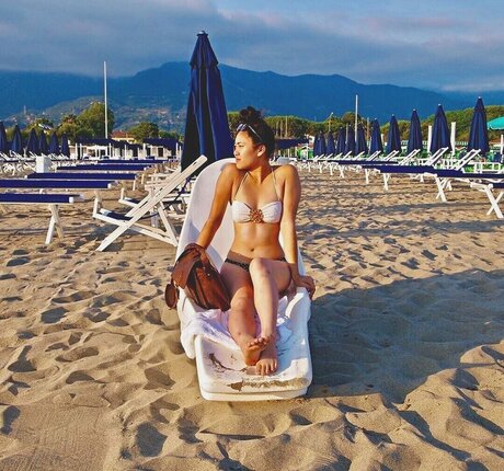 Allison Yellow art model gallery