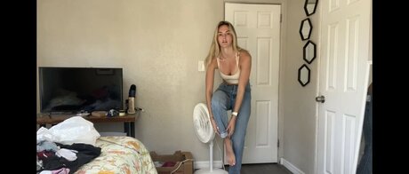 Beez ASMR sexy pornstar images