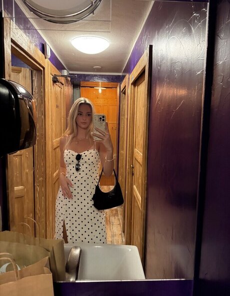 Beez ASMR pretty model img