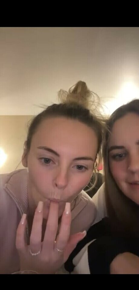 Beez ASMR sexy actress gallery