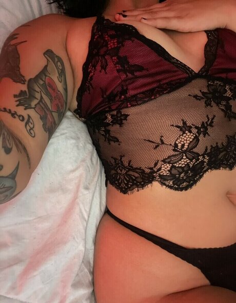 Sarynthia model adult archive