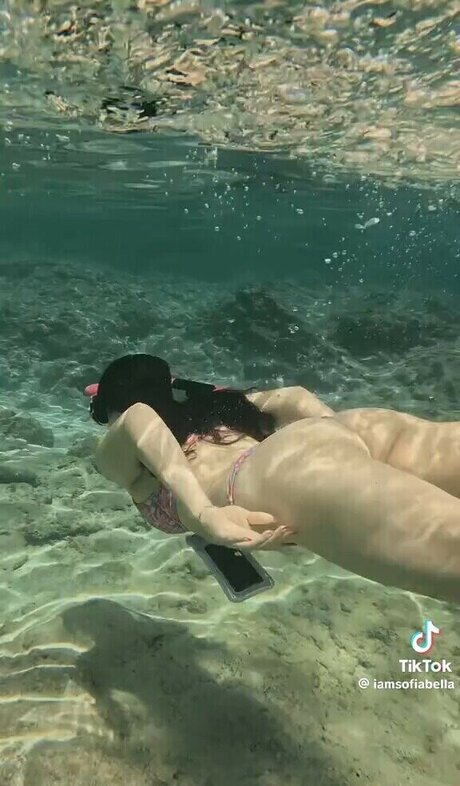 iamsofiabella model erotic image