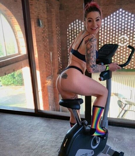 Lucy Spraggan beautiful star picture