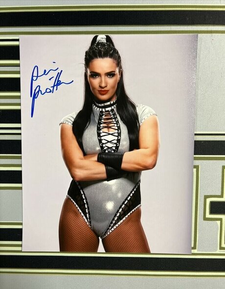 Persia Pirotta hot model photos