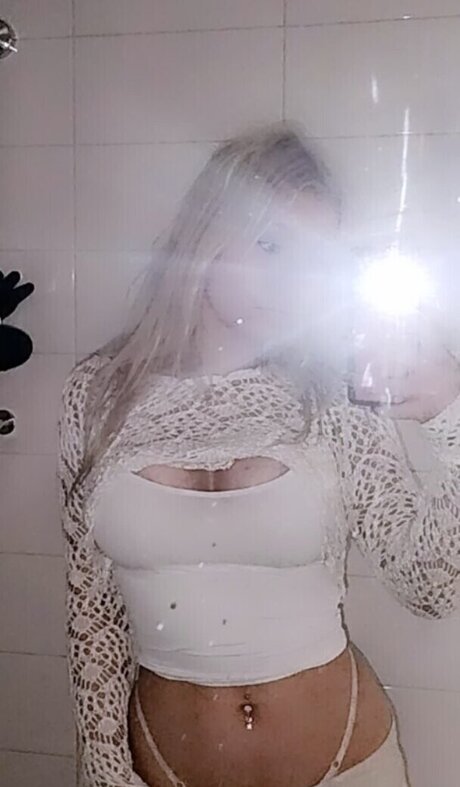 Nelli Virtanen model top images