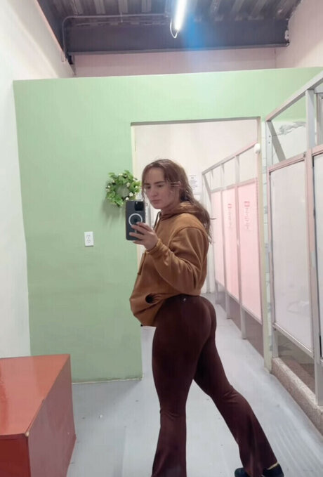 Yazmin Jauregui pretty model images