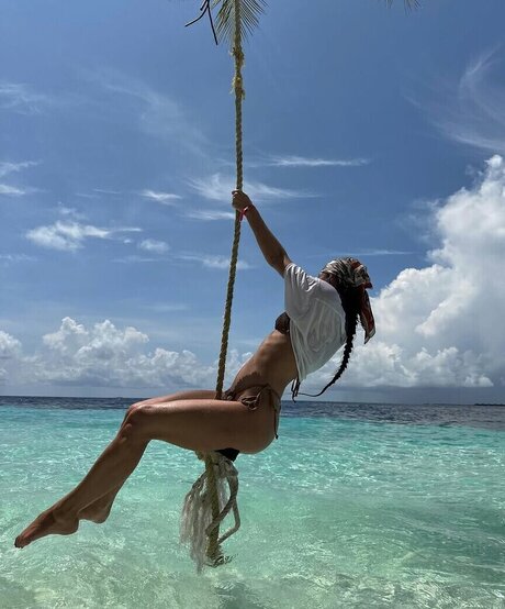 Nina Janova model art photos